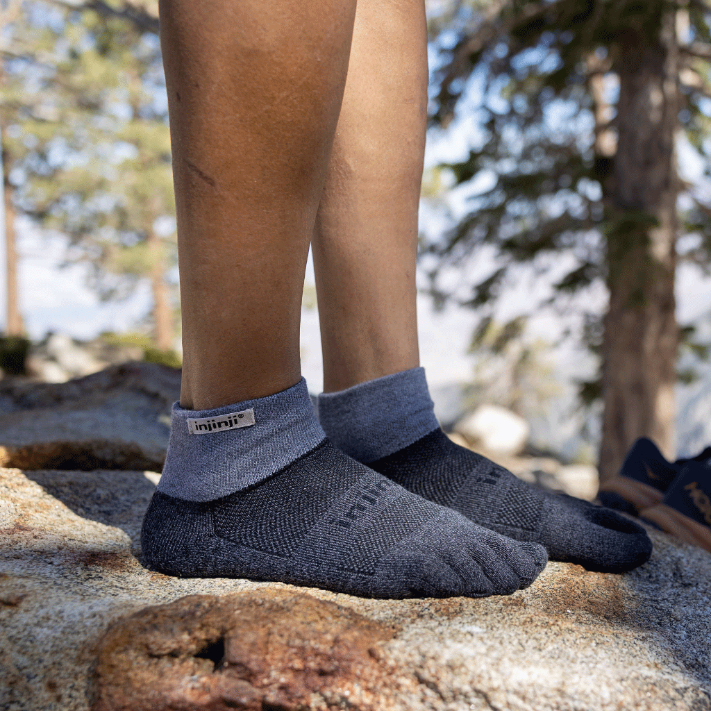 Calcetines Trail Running Calcetines Técnicos Injinji Trail Midweight Para Mujer | Mini Crew | Gris | Talla XS-S Calcetines Coolmax